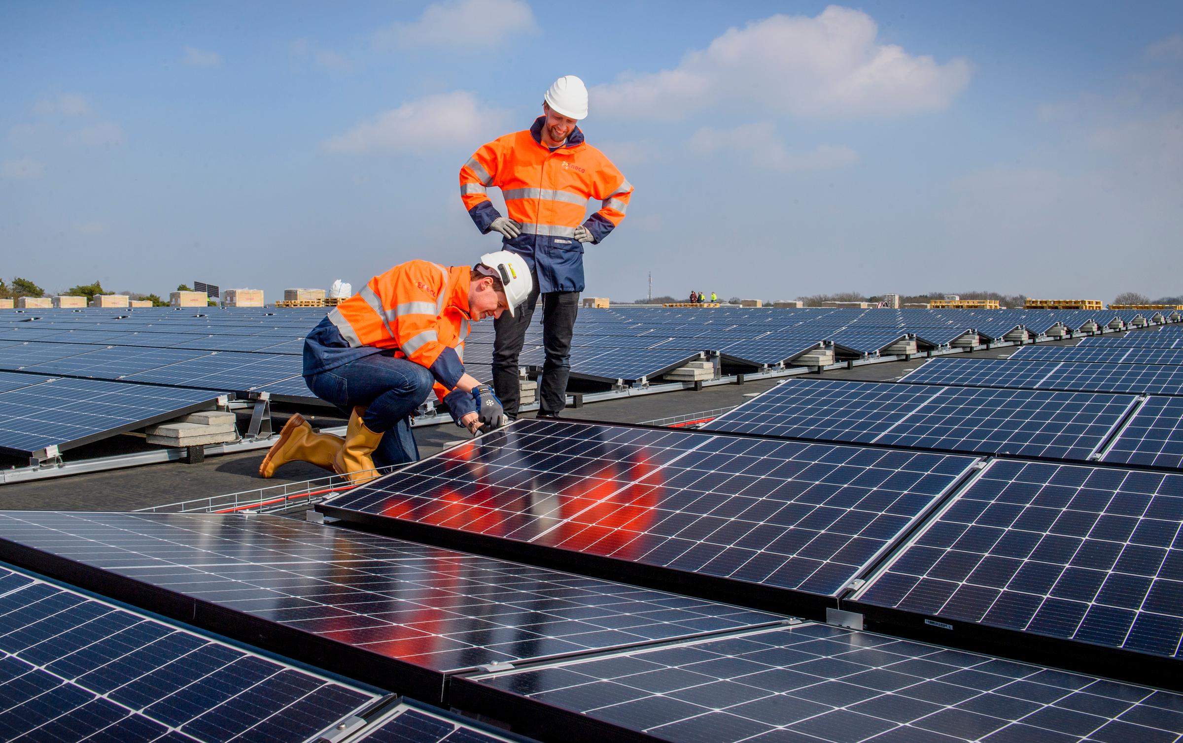 Kies Voor Zonnepanelen Op Uw Bedrijfsdak Met SDE++-subsidie | Duurzame ...